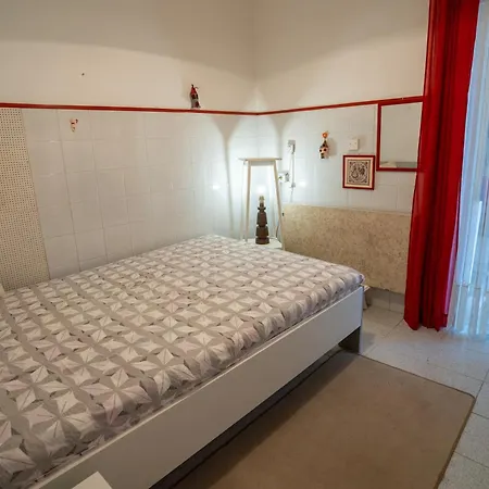 Violet's Place Апартаменты *