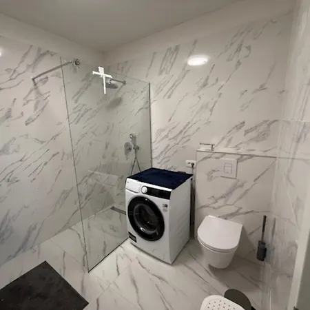 Violet's Place Appartamento Črni Kal