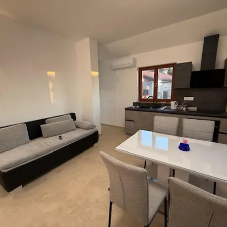 Violet's Place * Črni Kal