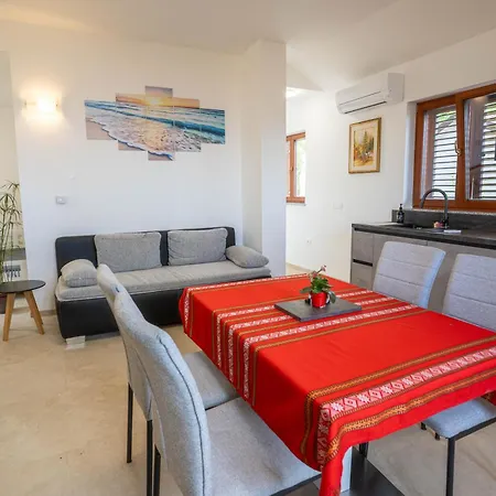 Daire Violet's Place Črni Kal